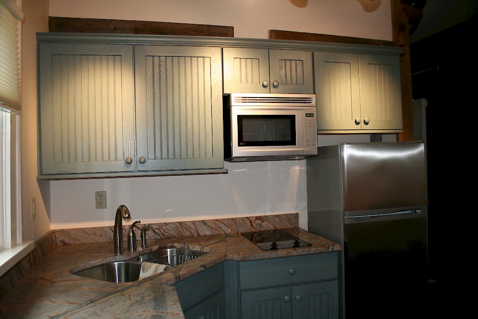 Medallion Cabinetry's Laural Bay door style.