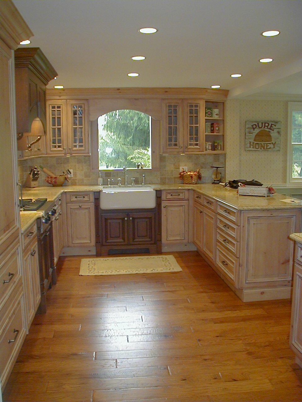 A Rohl Shaw farmhouse sink.