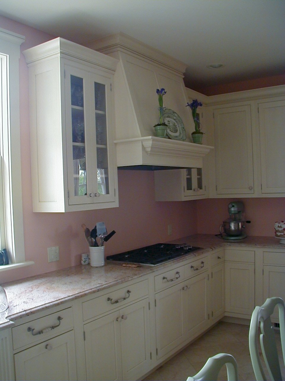 Juperana Royal Granite and a Wolf CT36G/S-LP cooktop.