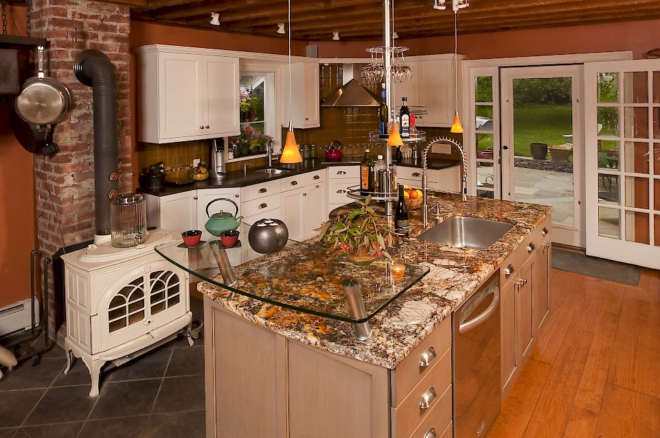 An Edgemont Recessed Square Brookhaven I kitchen.