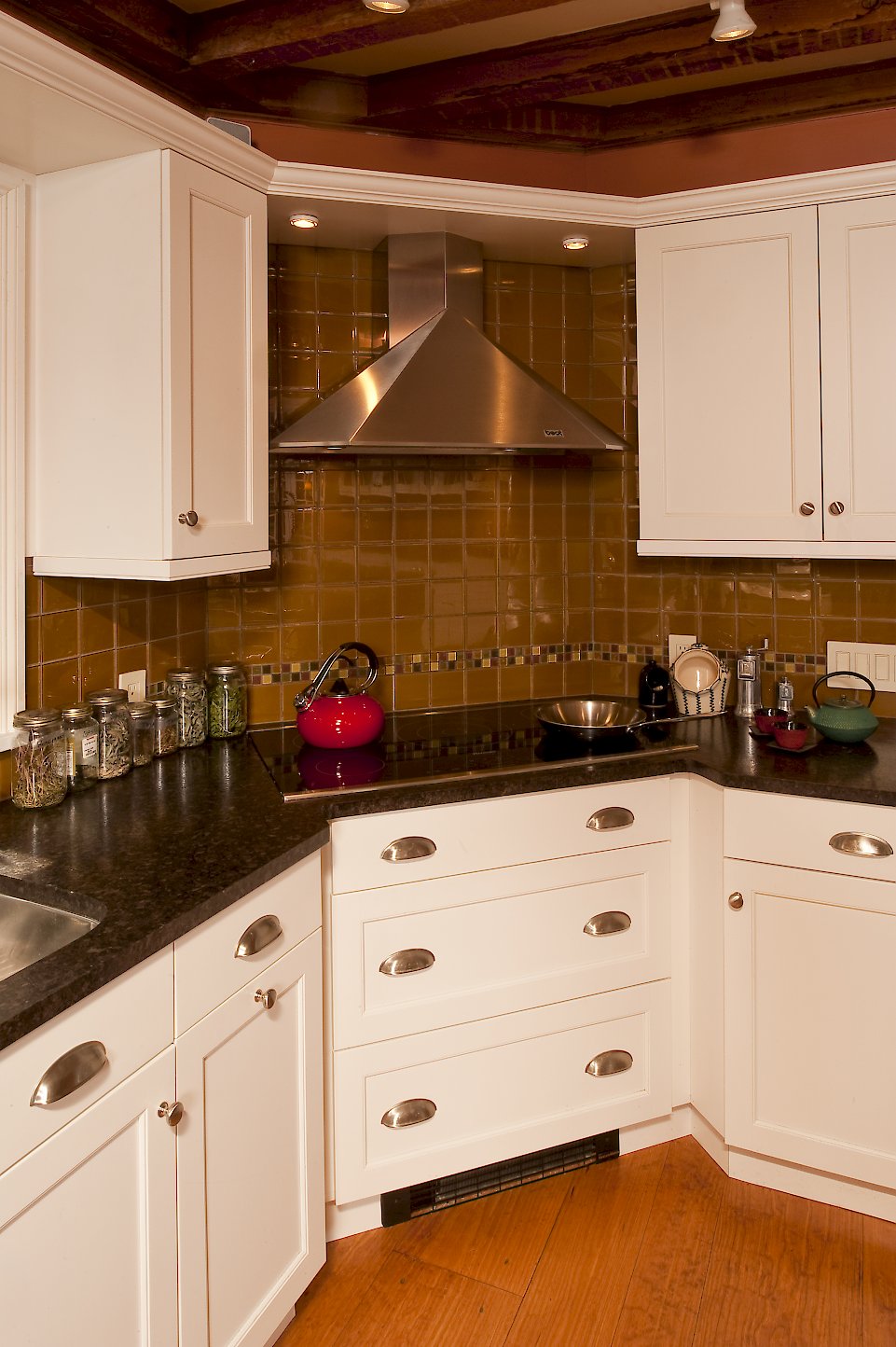A Thermador CIT362DS Cooktop and Best K3090CM-SS hood.