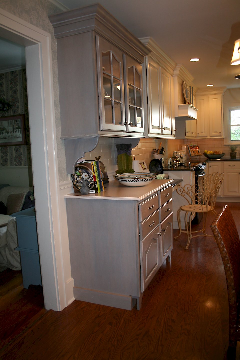 Side of the hutch.