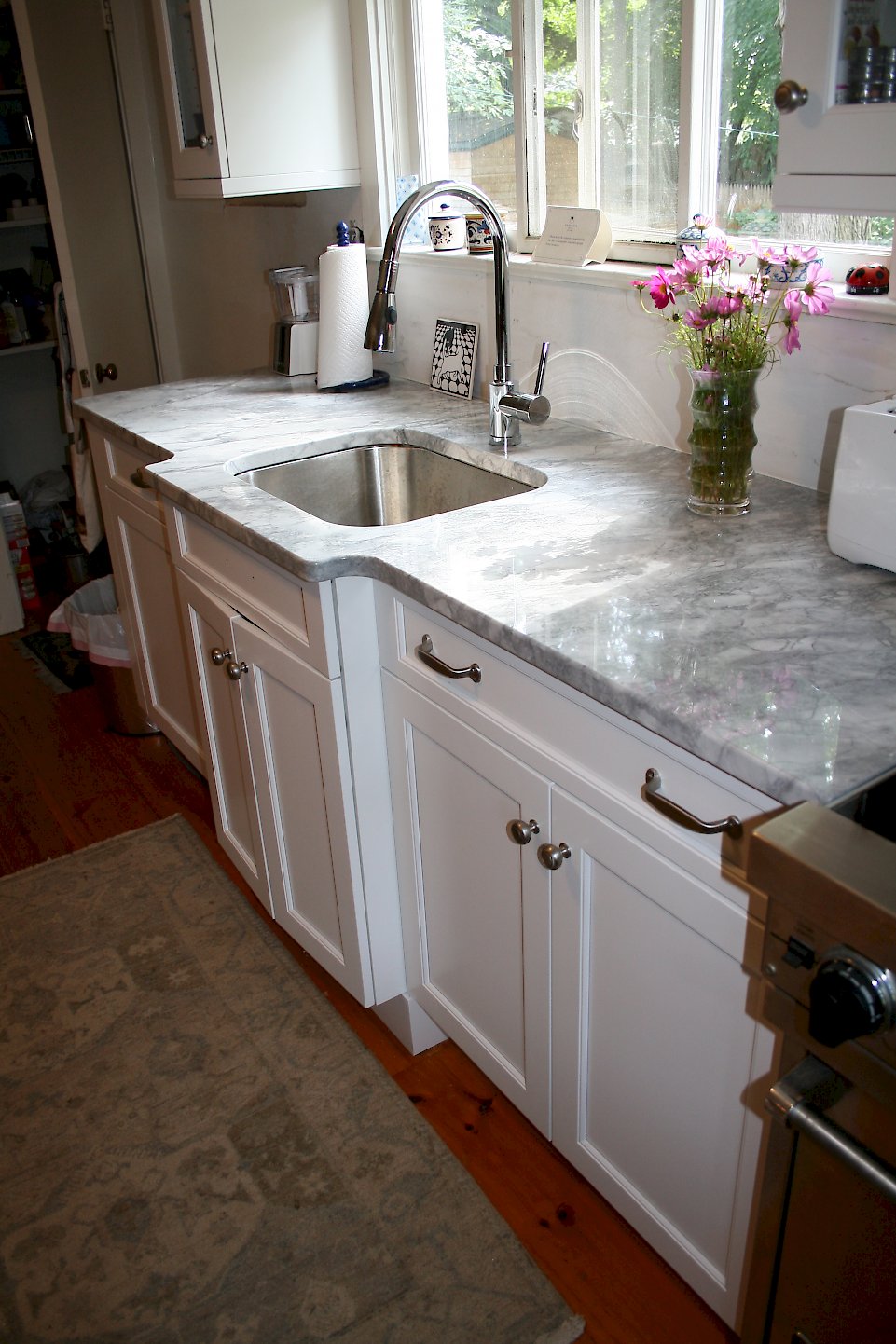 Fantasy White granite counter-tops.