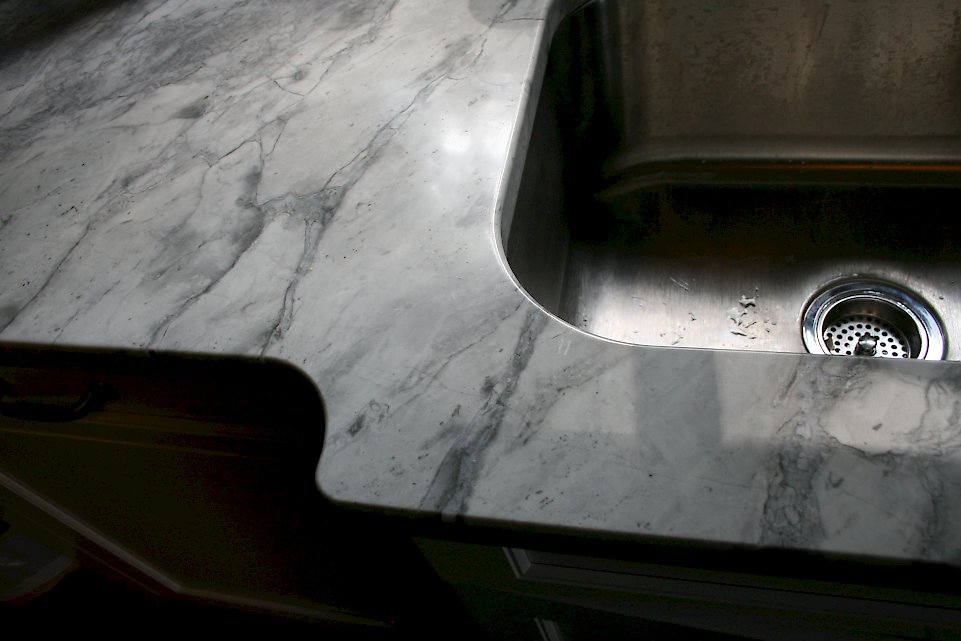 Another view of the curve on the counter-top.