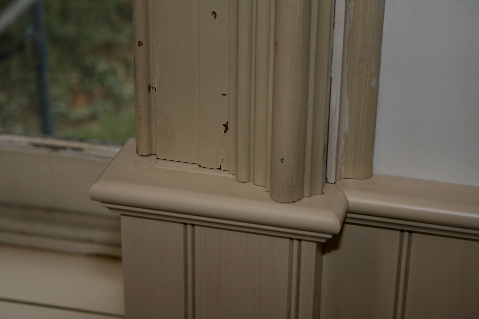 Molding detail around the wall