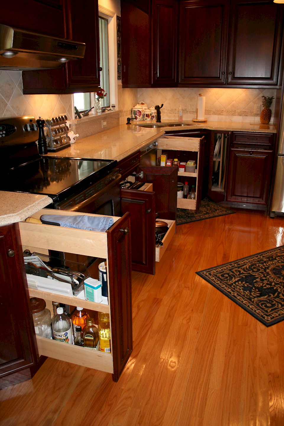 Cabinet pull-outs for lots of storage.