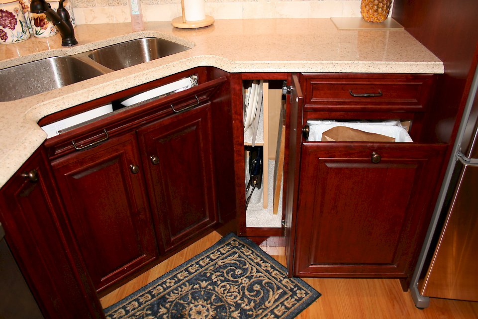 Wooden tray dividers for large pans.
