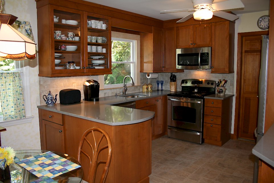 Kitchen with a nutmeg finish.