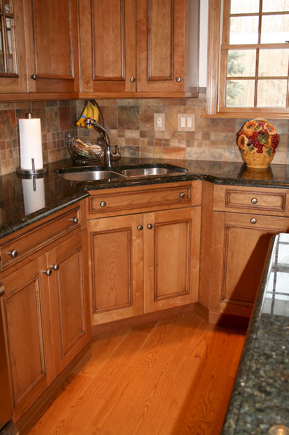 A Franke RGX160 undermount stainless sink and Franke FF700 Polished Chrome single Faucet