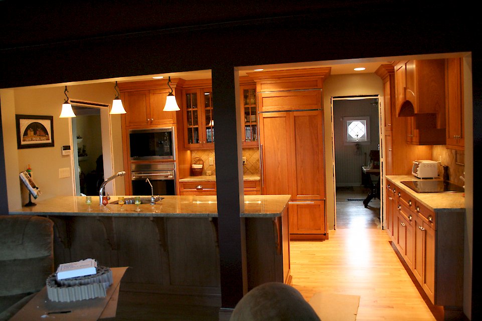 A Brookhaven I kitchen with the edgemont recessed squre door style.