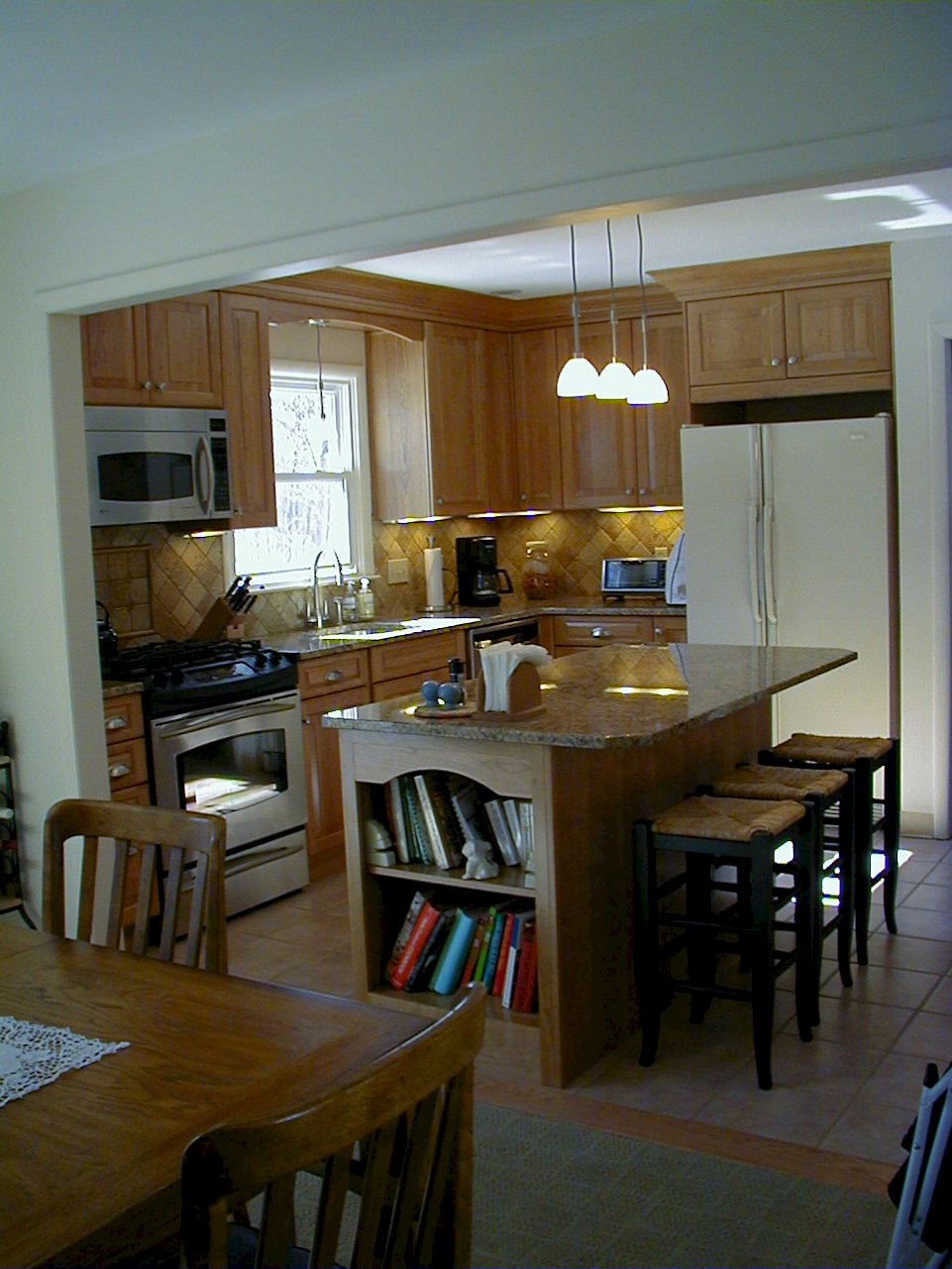A natural cherry kitchen with the Winfield Raised door style.