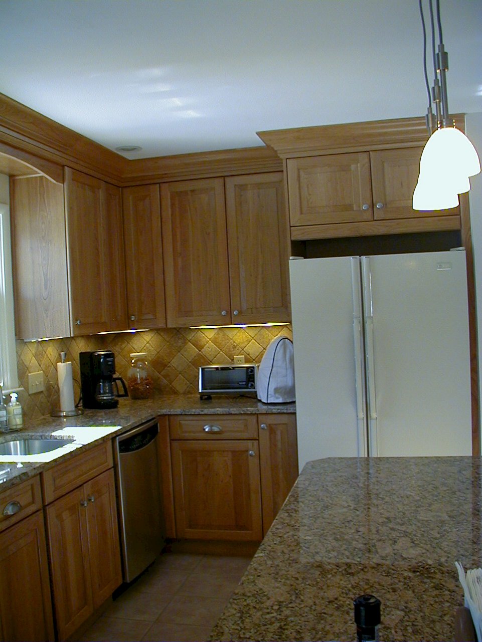 Under cabinet lighting