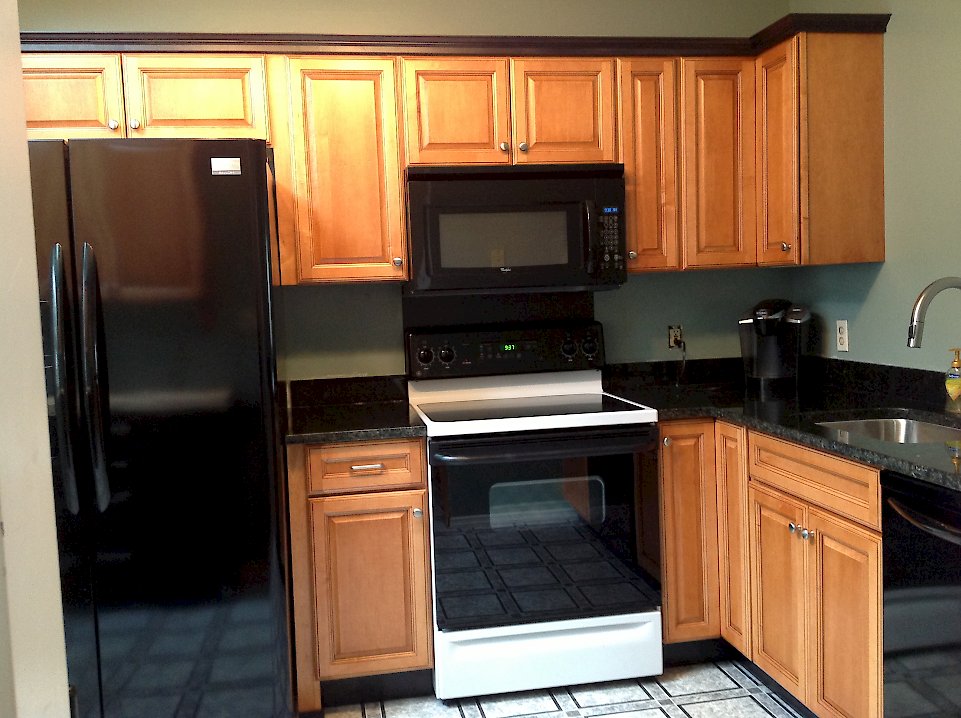 Medallion kitchen with the Winston Raised Square door style.