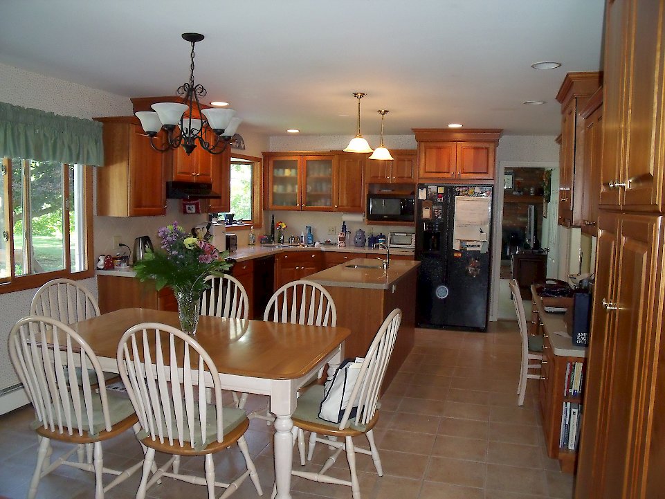 Far view of the kitchen.