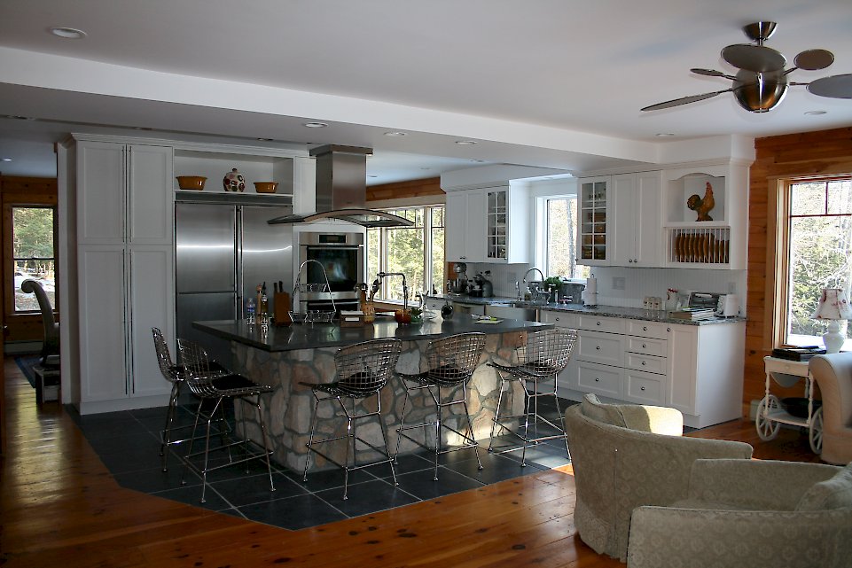 Seating for six on the kitchen island.