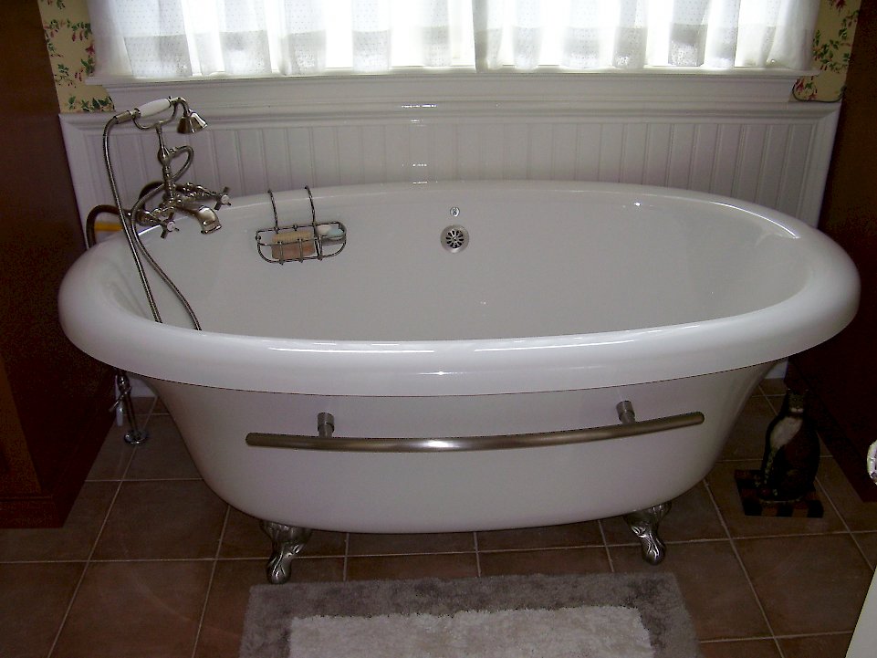 Bain Ultra tub with claw feet.